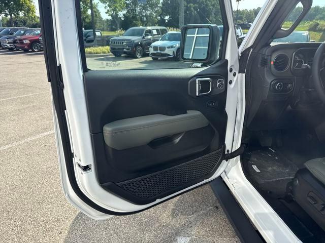 new 2025 Jeep Gladiator car, priced at $58,189