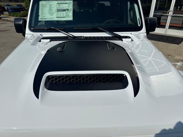 new 2025 Jeep Gladiator car, priced at $58,189