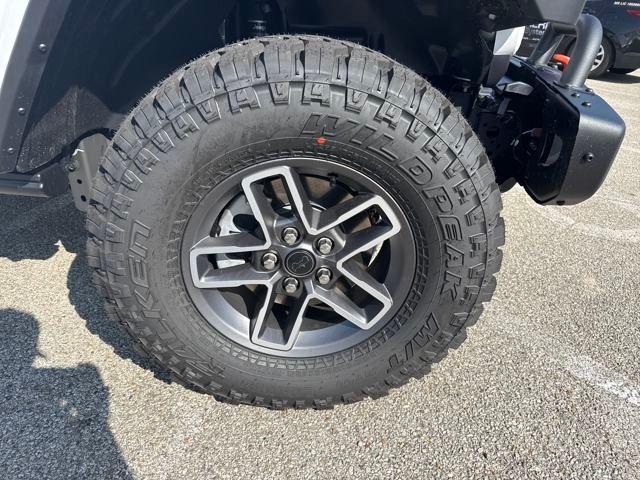 new 2025 Jeep Gladiator car, priced at $58,189