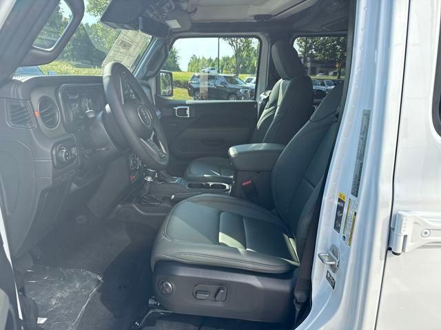 new 2025 Jeep Gladiator car, priced at $58,189