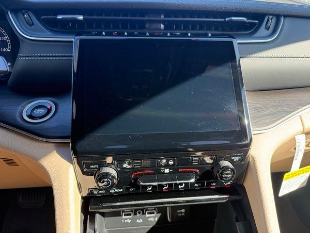 new 2025 Jeep Grand Cherokee car, priced at $46,999