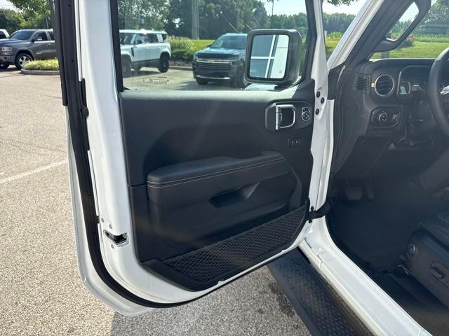 new 2025 Jeep Gladiator car, priced at $44,821