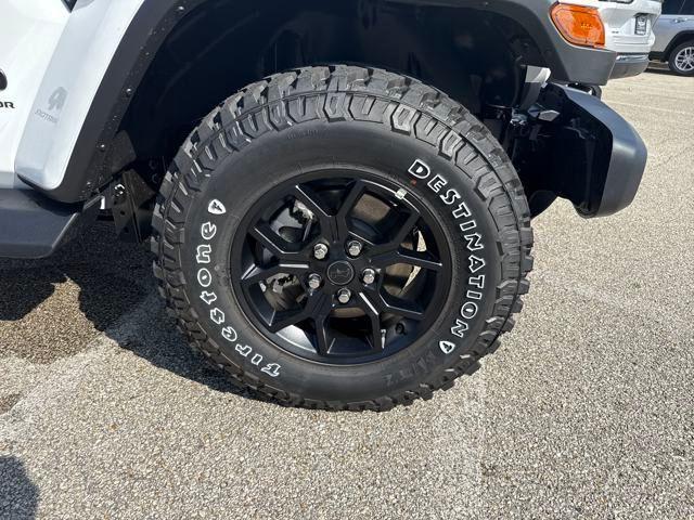 new 2025 Jeep Gladiator car, priced at $44,821