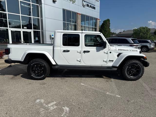 new 2025 Jeep Gladiator car, priced at $44,821