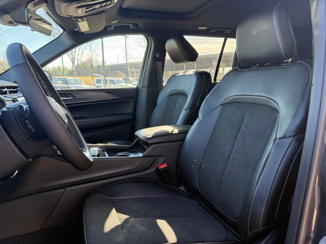 new 2025 Jeep Grand Cherokee car, priced at $39,722