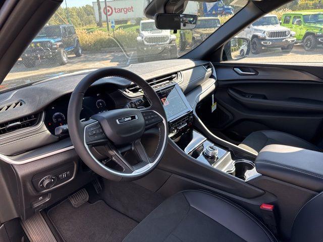 new 2025 Jeep Grand Cherokee car, priced at $41,682