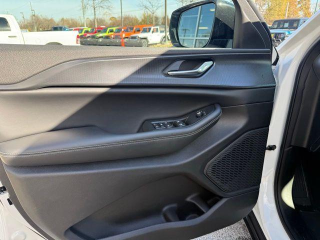 new 2025 Jeep Grand Cherokee car, priced at $40,784