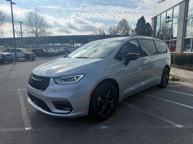 new 2026 Chrysler Pacifica car, priced at $43,700