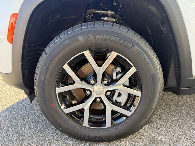 new 2025 Jeep Grand Cherokee car, priced at $42,003