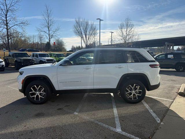 new 2025 Jeep Grand Cherokee car, priced at $42,003