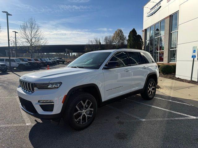 new 2025 Jeep Grand Cherokee car, priced at $42,003