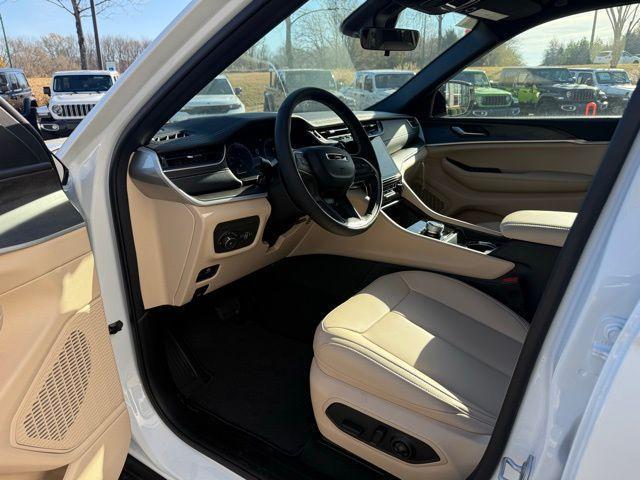 new 2025 Jeep Grand Cherokee car, priced at $42,003