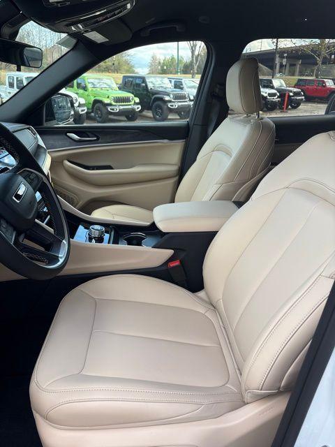 new 2025 Jeep Grand Cherokee L car, priced at $42,110