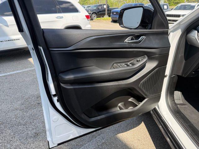 new 2025 Jeep Grand Cherokee car, priced at $37,576