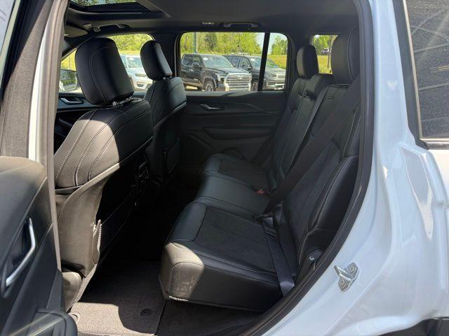 new 2025 Jeep Grand Cherokee car, priced at $37,576