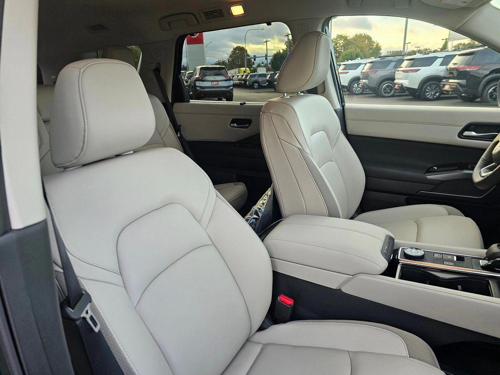 new 2025 Nissan Pathfinder car, priced at $44,413
