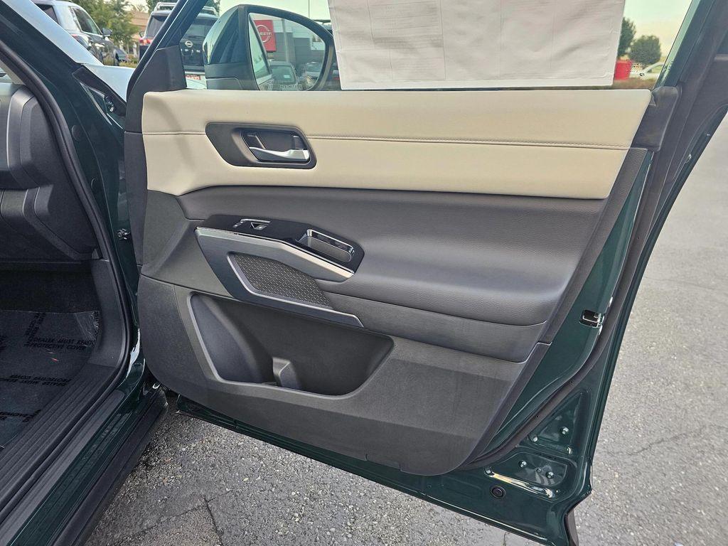 new 2025 Nissan Pathfinder car, priced at $44,413