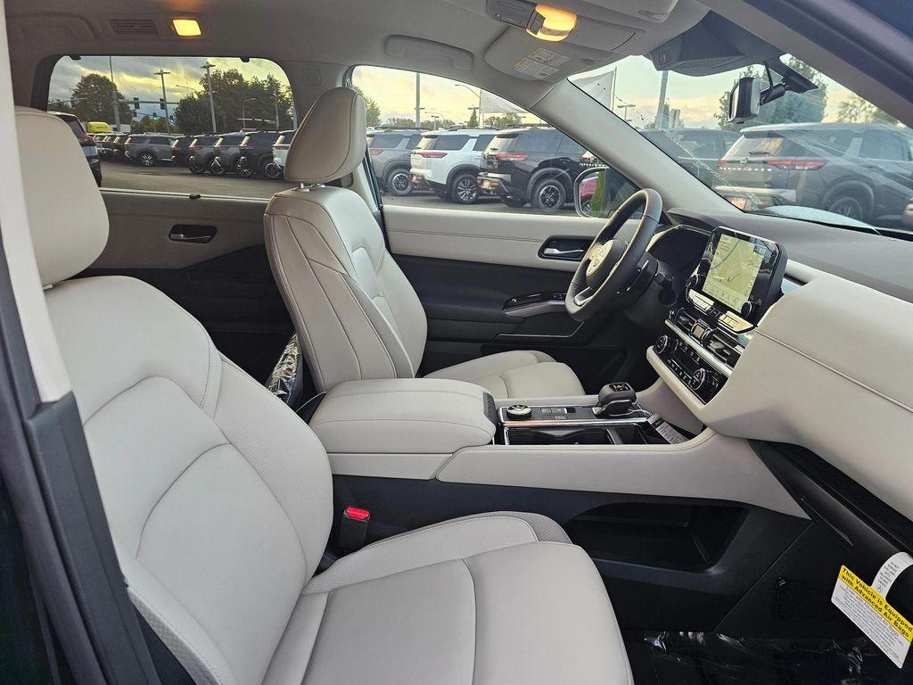 new 2025 Nissan Pathfinder car, priced at $44,413