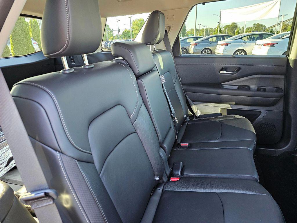 new 2025 Nissan Pathfinder car, priced at $44,588
