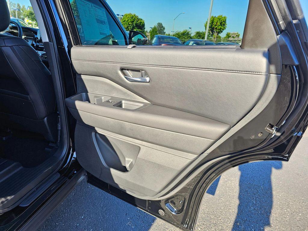 new 2025 Nissan Pathfinder car, priced at $44,588