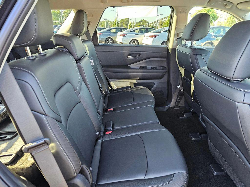 new 2025 Nissan Pathfinder car, priced at $44,588