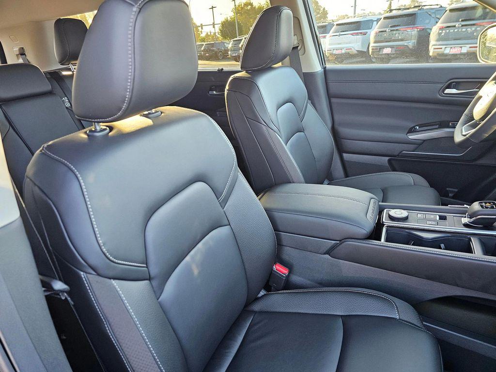 new 2025 Nissan Pathfinder car, priced at $44,750
