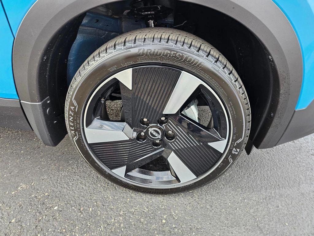 new 2025 Nissan Kicks car, priced at $30,481