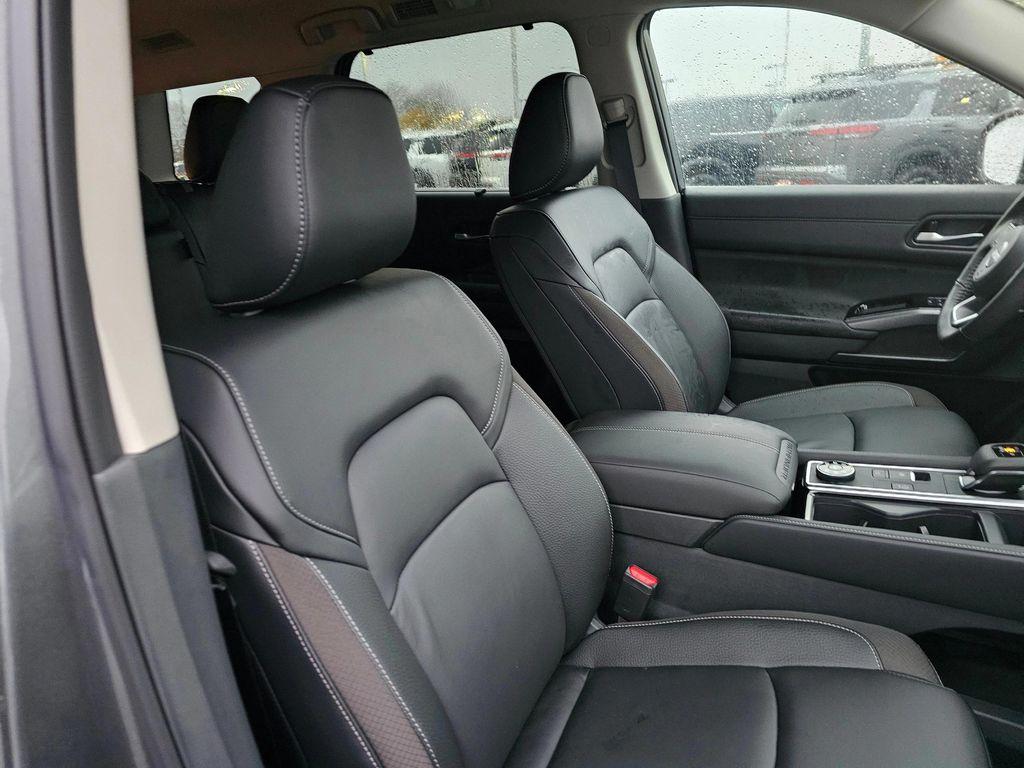 new 2025 Nissan Pathfinder car, priced at $44,265