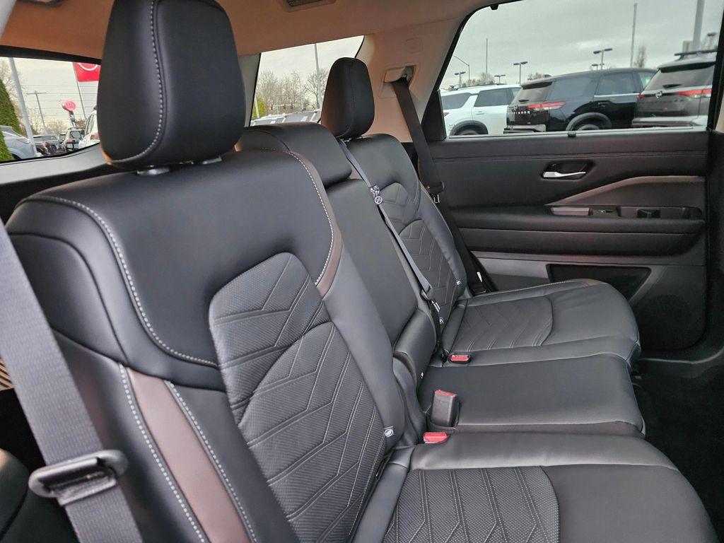 new 2025 Nissan Pathfinder car, priced at $49,922