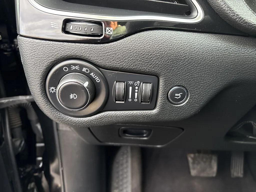 used 2023 Jeep Cherokee car, priced at $19,998