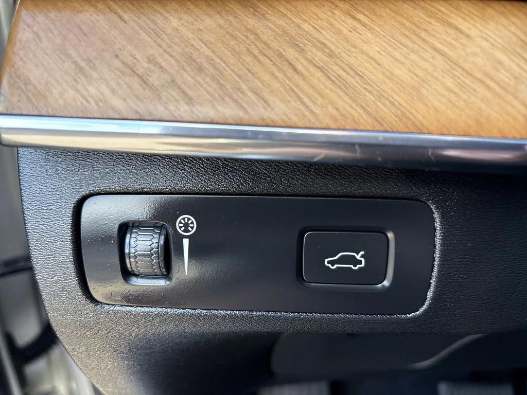 used 2021 Volvo XC90 car, priced at $28,998