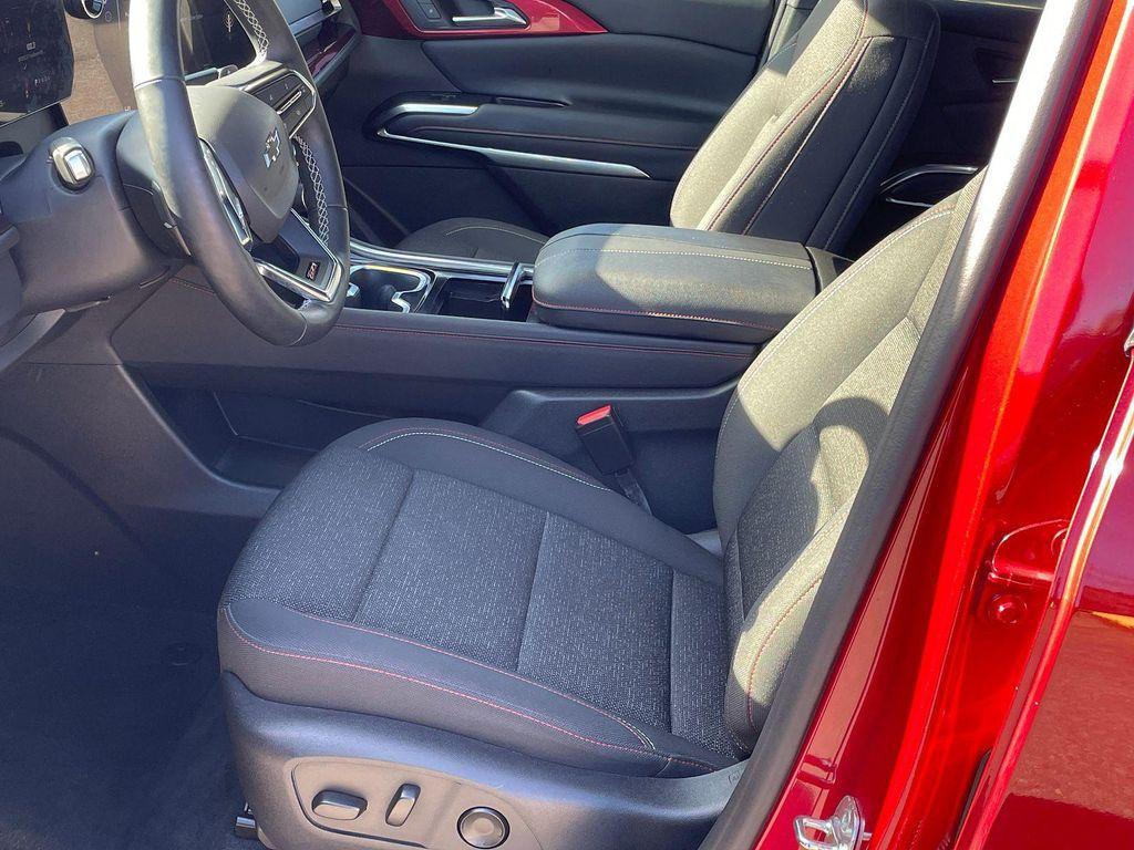 used 2024 Chevrolet Traverse car, priced at $42,777