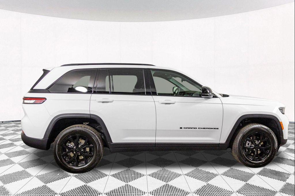 new 2025 Jeep Grand Cherokee car, priced at $38,486