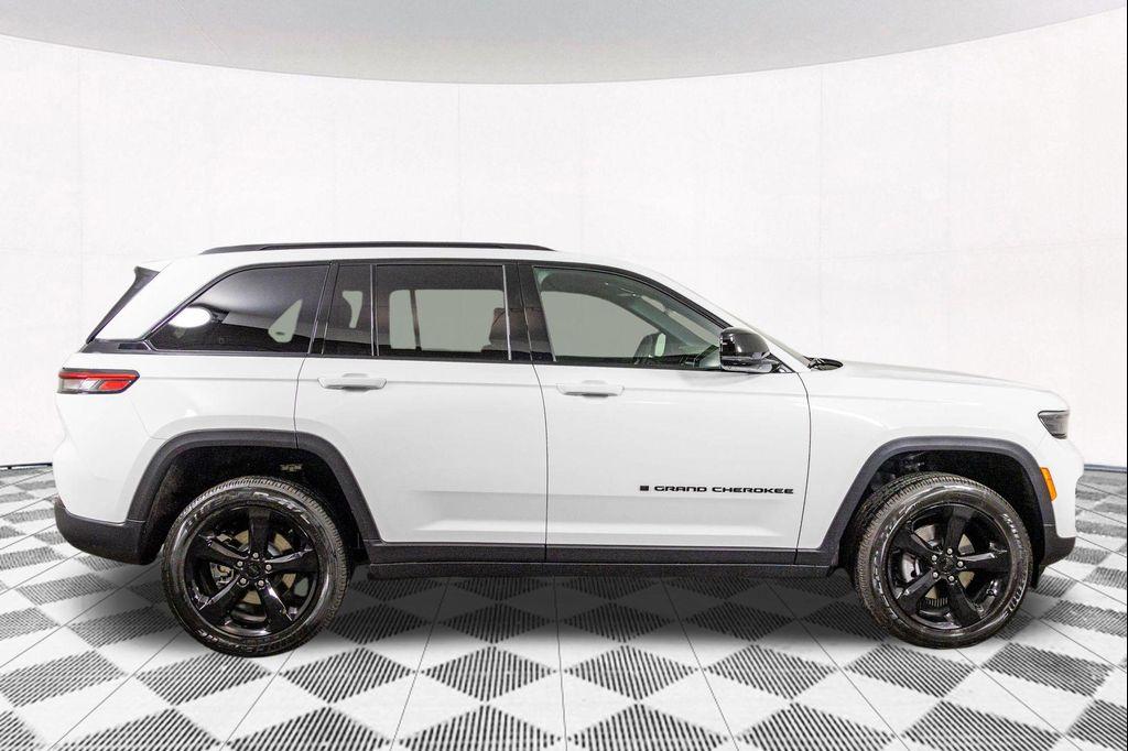 new 2025 Jeep Grand Cherokee car, priced at $40,903