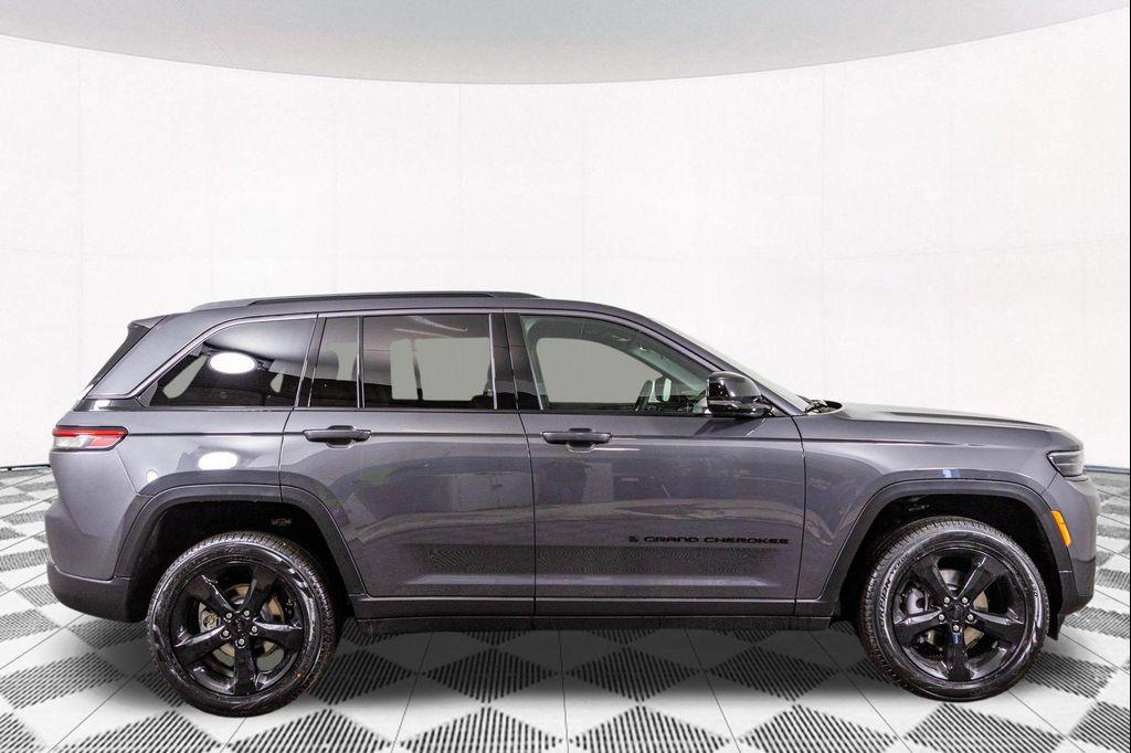 new 2026 Jeep Grand Cherokee car, priced at $40,000