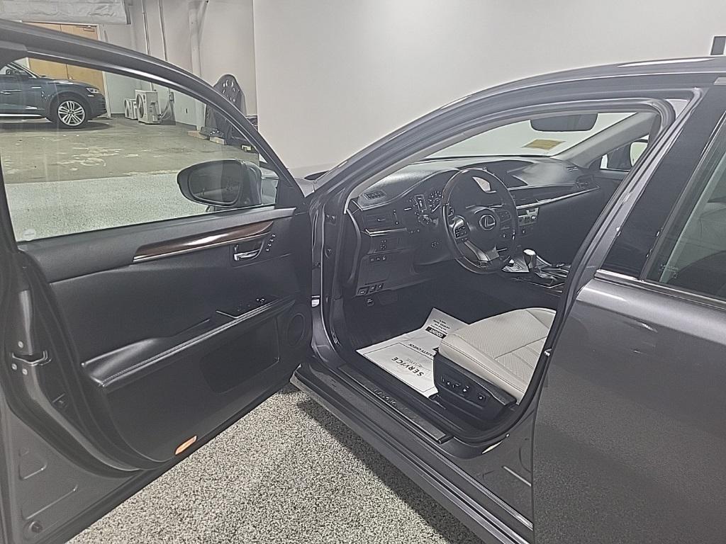 used 2016 Lexus ES 350 car, priced at $19,997