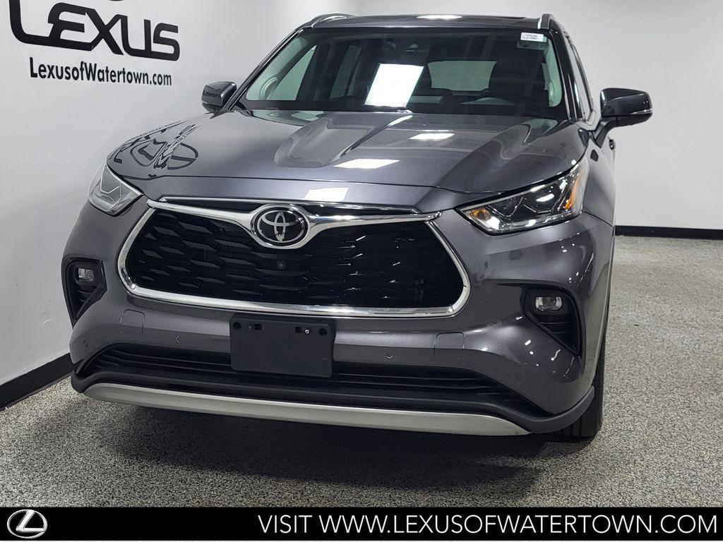 used 2021 Toyota Highlander car, priced at $42,458