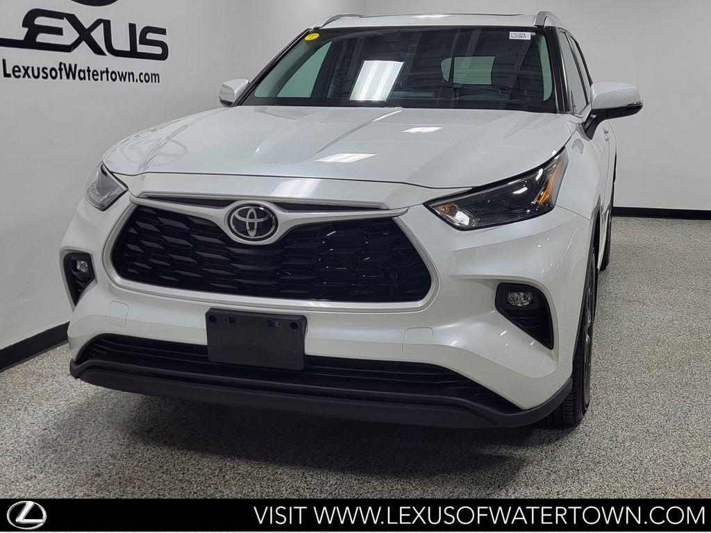 used 2022 Toyota Highlander car, priced at $38,684