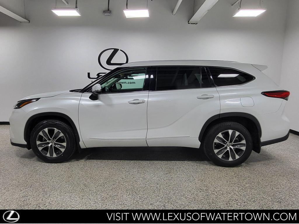 used 2022 Toyota Highlander car, priced at $38,684