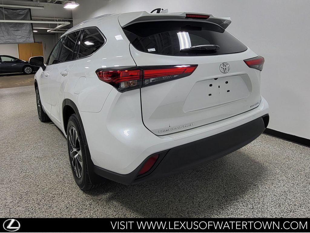 used 2022 Toyota Highlander car, priced at $38,684