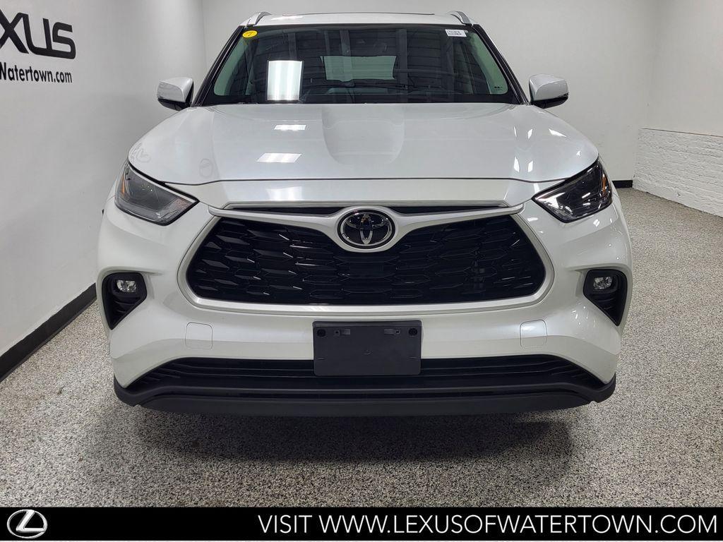 used 2022 Toyota Highlander car, priced at $38,684