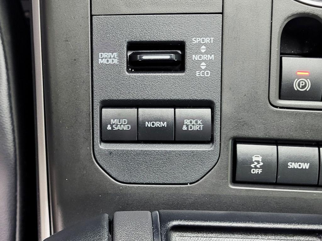 used 2022 Toyota Highlander car, priced at $38,684