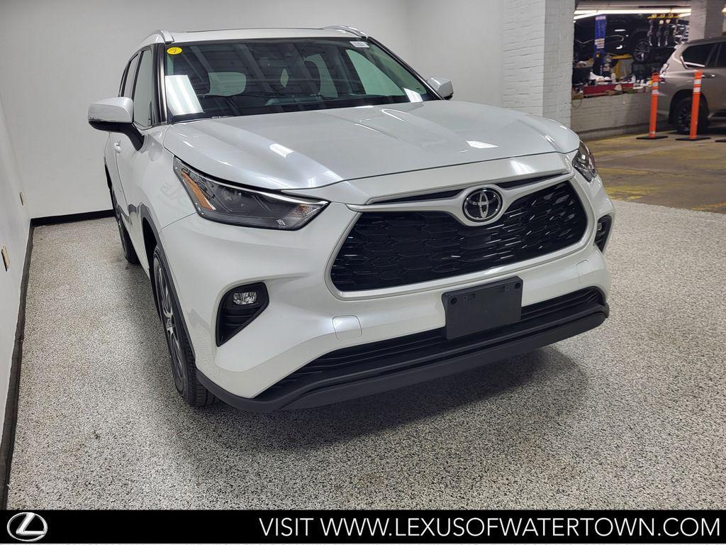 used 2022 Toyota Highlander car, priced at $38,684