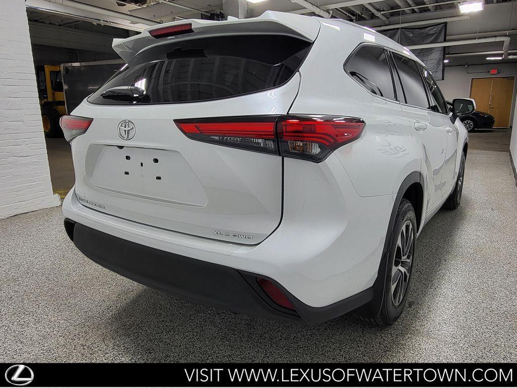 used 2022 Toyota Highlander car, priced at $38,684