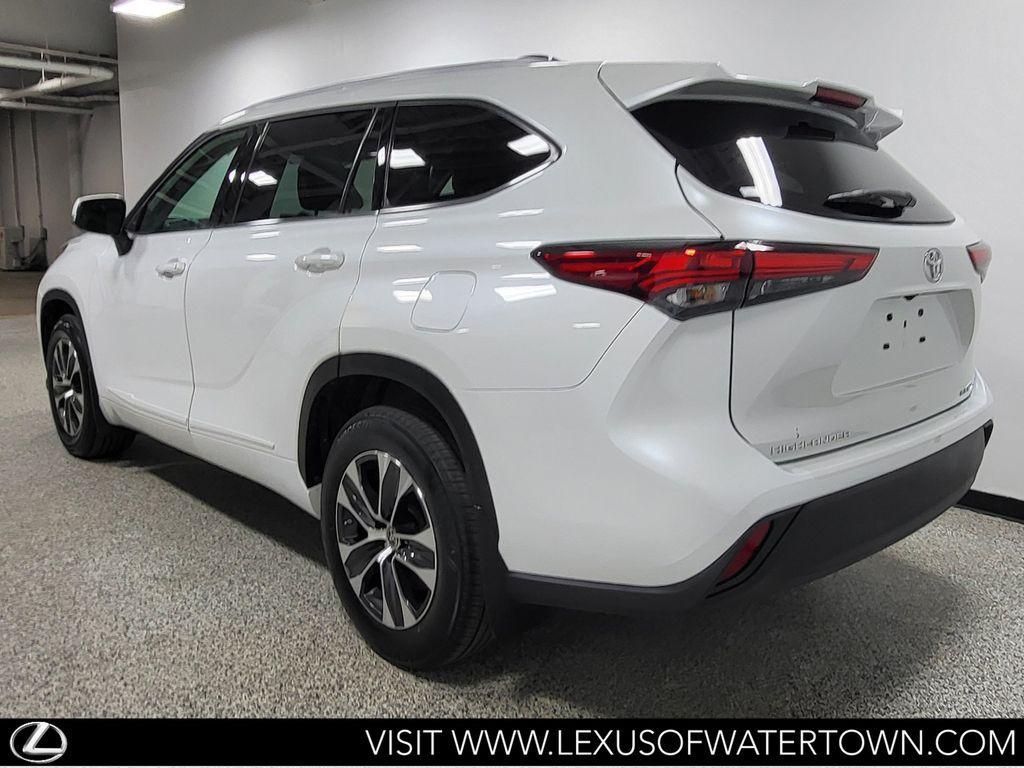 used 2022 Toyota Highlander car, priced at $38,684