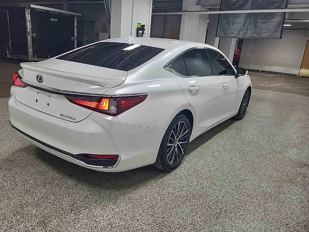 used 2025 Lexus ES 300h car, priced at $44,444