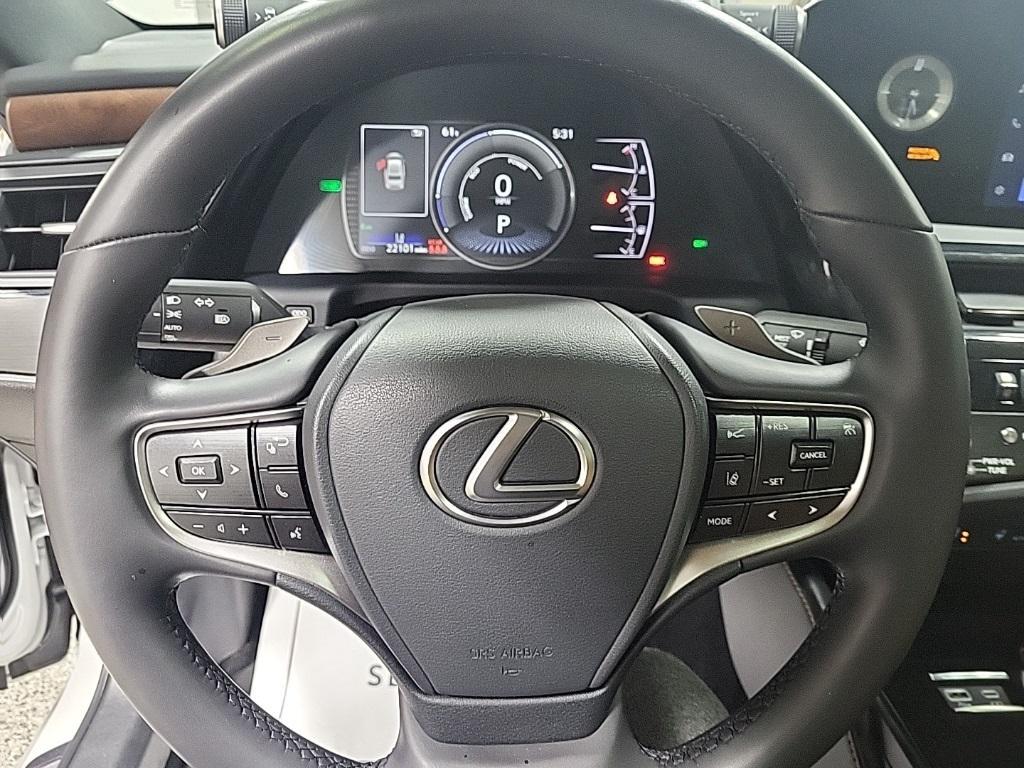 used 2025 Lexus ES 300h car, priced at $44,444