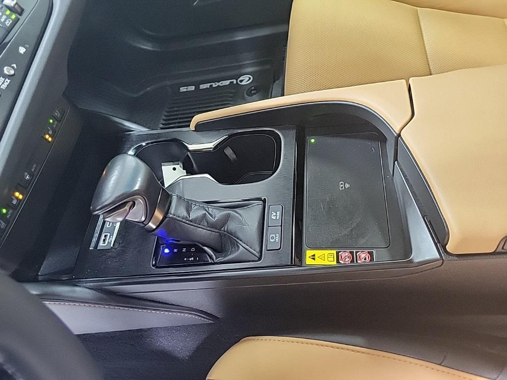 used 2025 Lexus ES 300h car, priced at $44,444