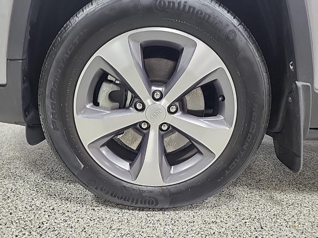 used 2021 Jeep Cherokee car, priced at $22,991