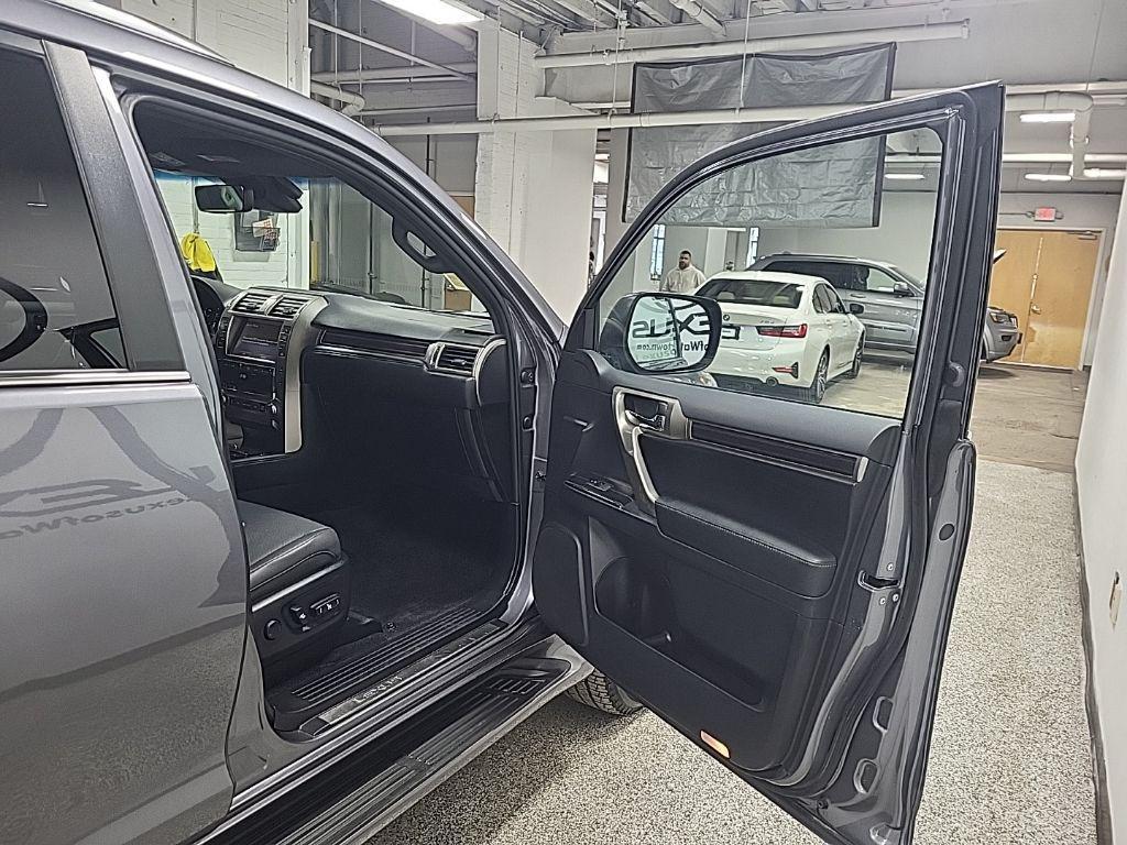 used 2021 Lexus GX 460 car, priced at $41,997